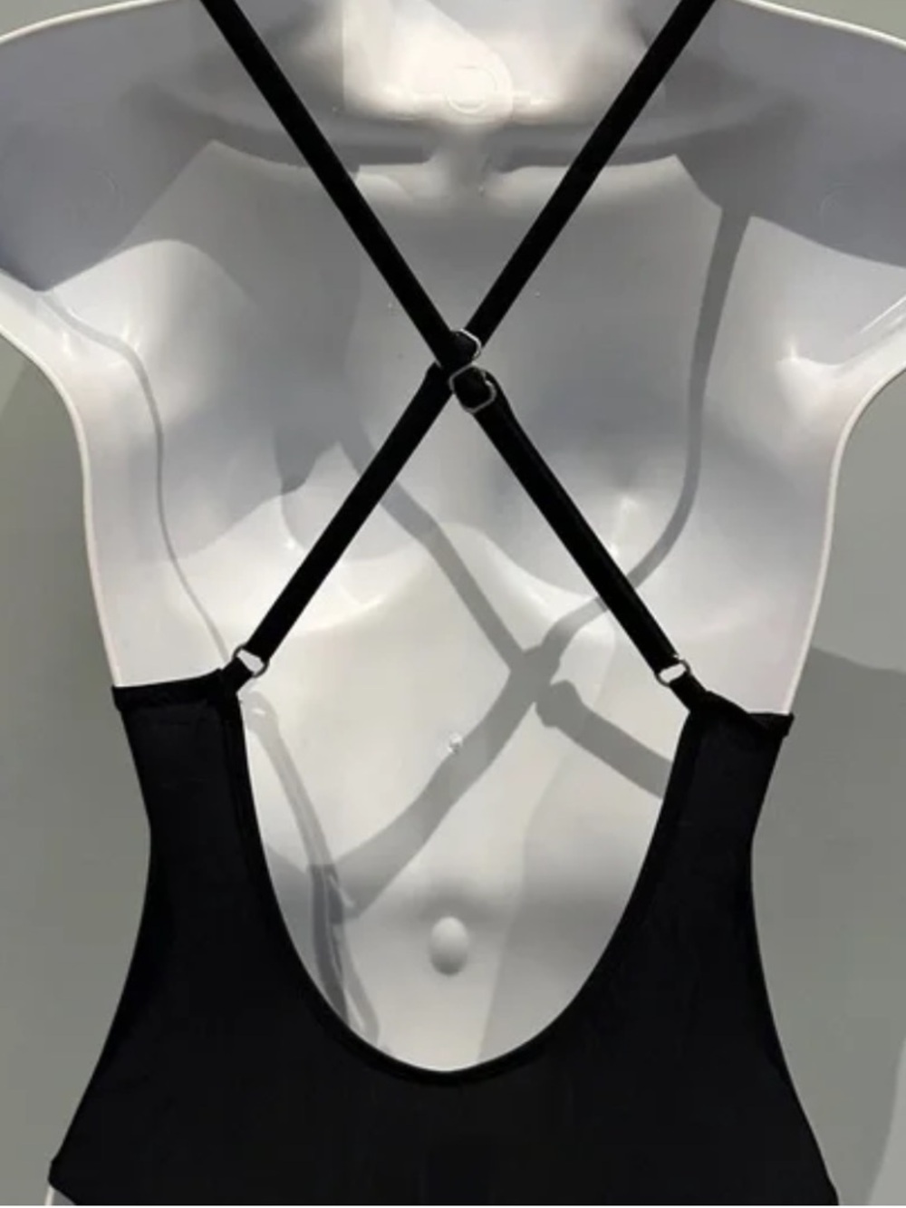 Cupshe Elegant Black Plunge V Crossback Onepiece Bathing Suit Black XS New - Picture 8 of 12